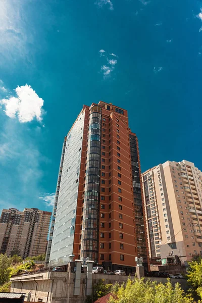 Bâtiment Briques Briques Orange Gros Plan Sous Ciel Bleu Côté — Photo