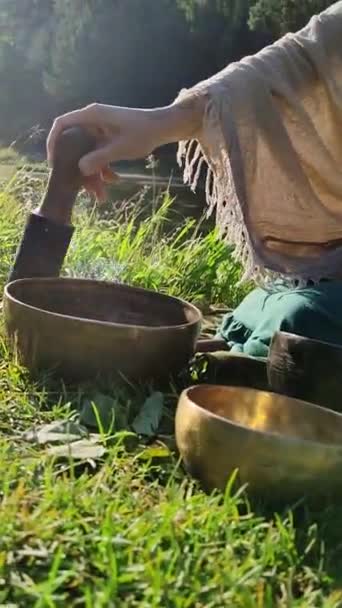 Woman Drives Wooden Stack Singing Tibetan Bowl Which Mantra Mani — Stock Video