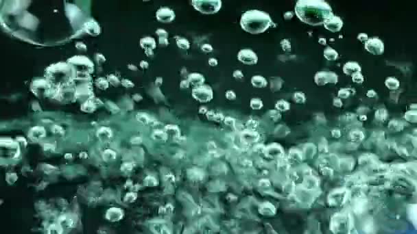 Water bubbels vloeibare Element in onderwater — Stockvideo