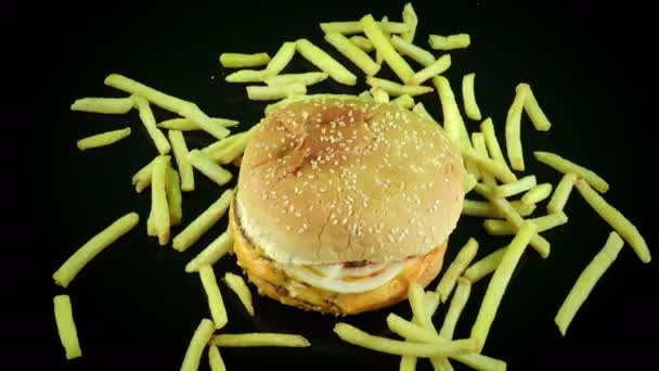 Вкусный гамбургер — стоковое видео