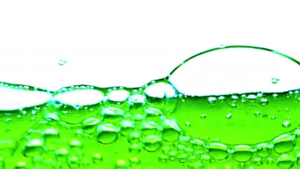 Нефтяные пузыри воды — стоковое видео
