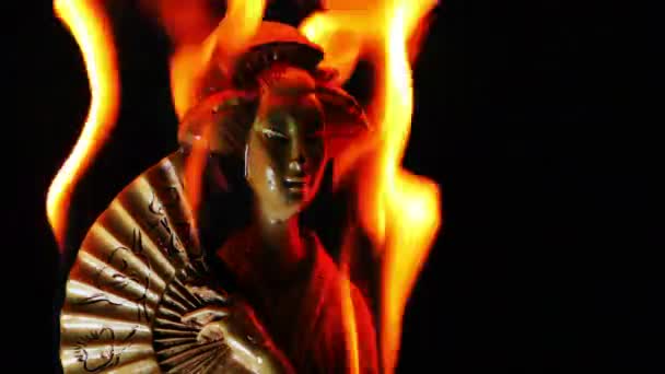 Statue fille chinoise feu brûlant — Video