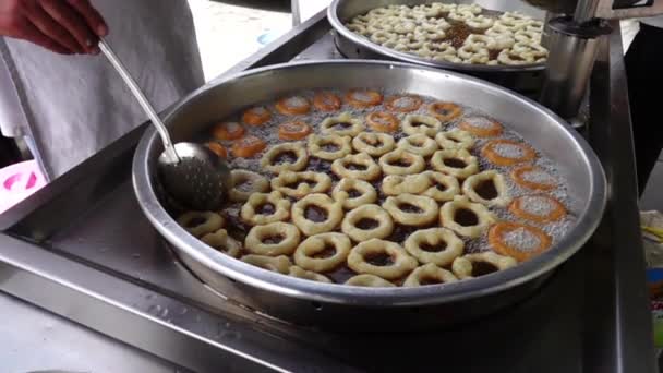 Dessert traditionnel turc Donut Lokma — Video