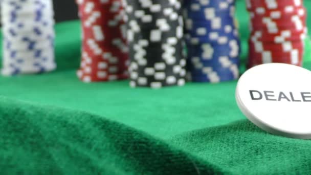 Hazard, peníze čipy a karty Poker červené kostky — Stock video