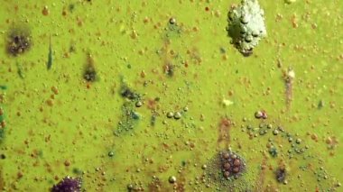 Su petrol kabarcıkları ve mürekkebi arkasında cam arka plan