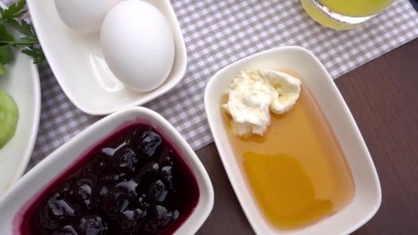 Traditionelles leckeres türkisches Frühstück — Stockvideo