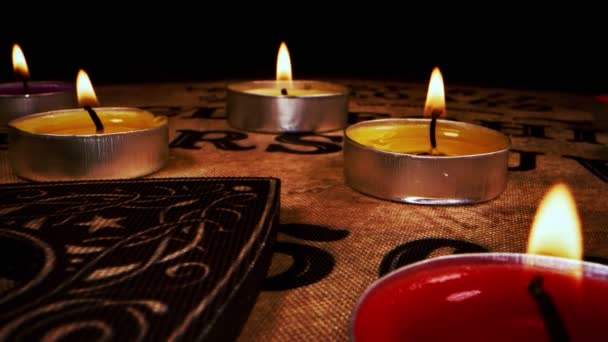 Spirituele Ouija Board Kaarsen — Stockvideo