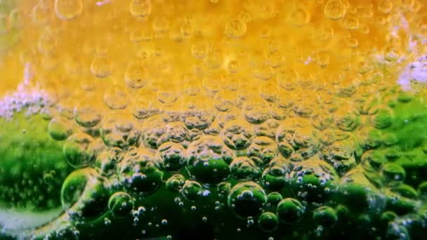 油和水中的气泡与油墨 — 图库视频影像