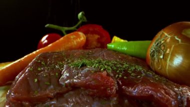 Pişmemiş Çiğ Biftek ve Sebze