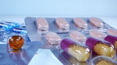 İyileştirme için kullanılan renkli ilaçların makro görünümü