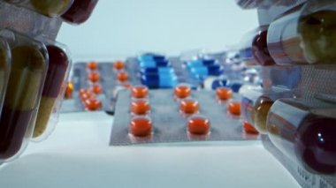 İyileştirme için kullanılan renkli ilaçların makro görünümü