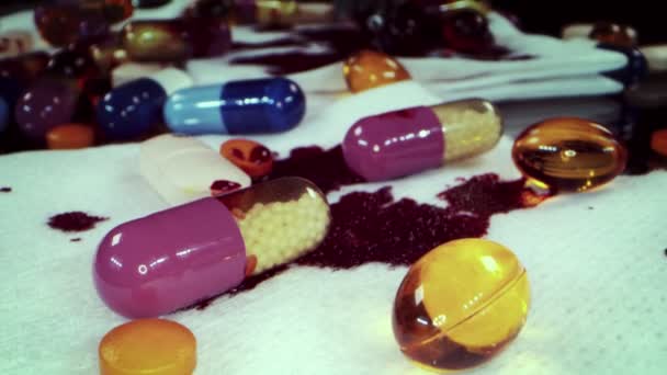 Vérrel Tűvel Átitatott Gyógyszerként Használt Tabletták — Stock videók