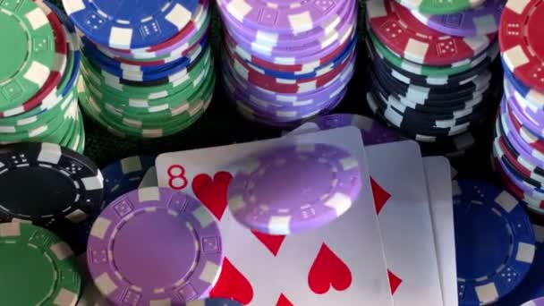 Игровые Инструменты Такие Фишки Карты Покера — стоковое видео