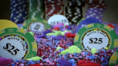 Kumar Oyun Aletleri Para Çipleri, Baharatlar ve Poker Kartları Gibi