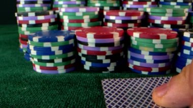 Kumar Oyun Aletleri Para Çipleri, Baharatlar ve Poker Kartları Gibi