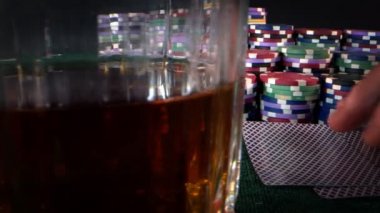 Kumar Oyun Aletleri Para Çipleri, Baharatlar ve Poker Kartları Gibi