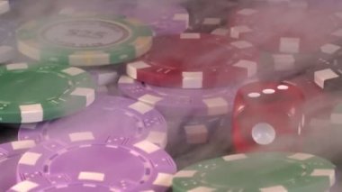 Kumar Oyun Aletleri Para Çipleri, Baharatlar ve Poker Kartları Gibi