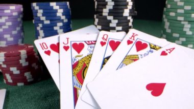 Kumar Oyun Aletleri Para Çipleri, Baharatlar ve Poker Kartları Gibi