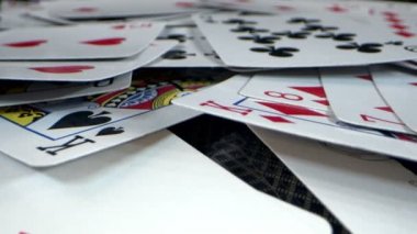 Kumar Oyun Aletleri Para Çipleri, Baharatlar ve Poker Kartları Gibi