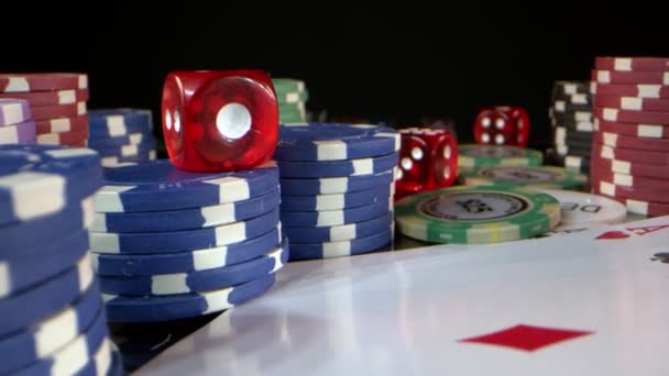 Ігрові Іграшки Гроші Чіпс Дайс Покер Карти — стокове відео