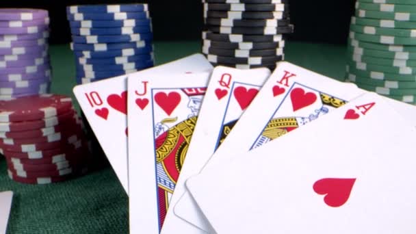 Hazard Narzędzia Gry Takie Jak Żetony Pieniądze Kości Karty Pokerowe — Wideo stockowe