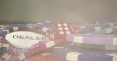 Kumar Oyun Aletleri Para Çipleri, Baharatlar ve Poker Kartları Gibi