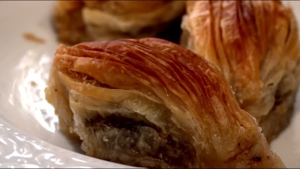 Traditionelles Türkisches Dessert Baklava — Stockvideo