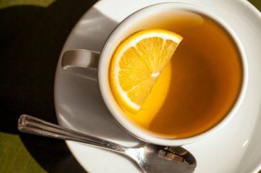 Limonlu Sağlıklı Sıcak İçecek Çay Fincanı