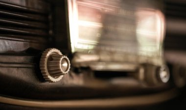 Eski Teknoloji Radyo Sinyal Arama Tuşu