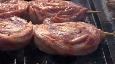 Barbeküde İnek eti