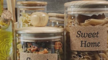 Taze vejetaryen İtalyan çiğ makarnalı makarna.