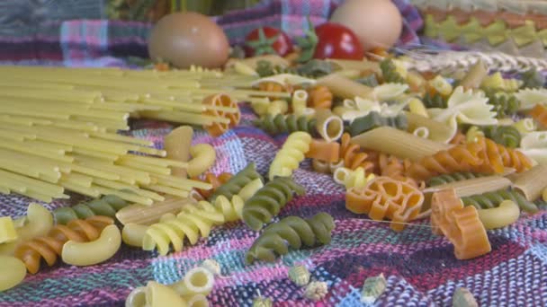Pasta Macarrones Vegetariana Fresca Italiana Cruda — Vídeo de stock