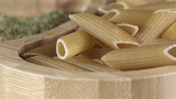 Vegetarian Segar Makanan Mentah Italia Macaroni Pasta — Stok Video