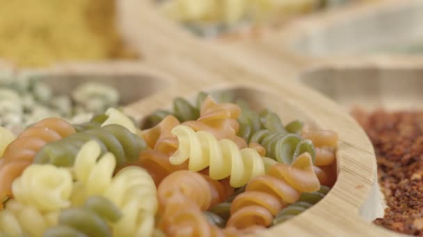 Verse Vegetarische Italiaanse Raw Food Macaroni Pasta — Stockvideo