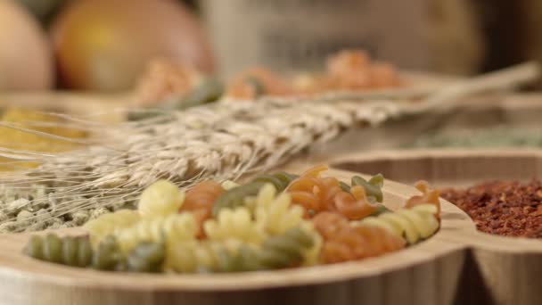 Pasta Macarrones Vegetariana Fresca Italiana Cruda — Vídeos de Stock