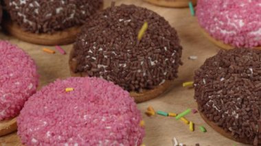 Çikolata Parçalı Sünger Keki 