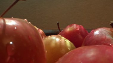 Kırmızı Sulu ve Sağlıklı Meyve Elması