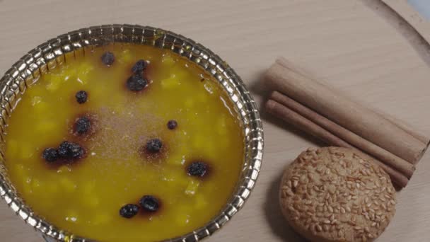 美味的土耳其传统米饭布丁 — 图库视频影像