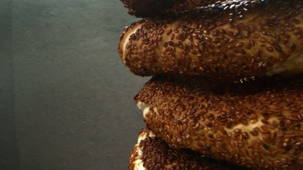 土耳其味道鲜美的脆饼叫Simit — 图库视频影像