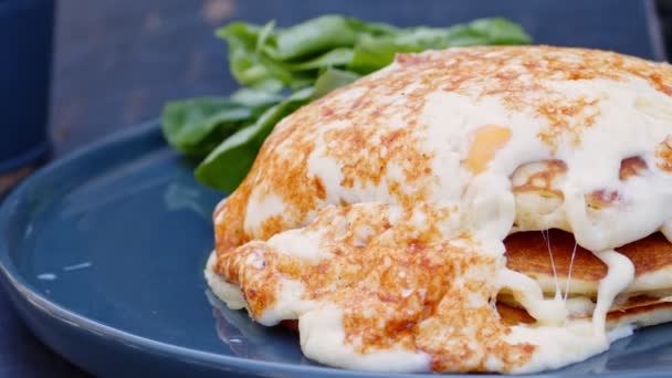 American Style Ontbijt Eieren Pannenkoek — Stockvideo