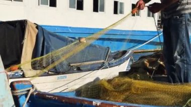 Rıhtıma yakın balık ağları ve balık ağları