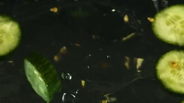 Salatalık ve Domates Suda