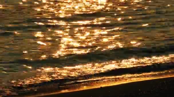 Φως του ήλιου πάνω στο νερό της θάλασσας — Αρχείο Βίντεο