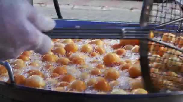 Турецька пончик Lokma — стокове відео