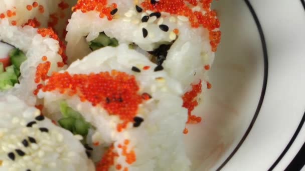 Sushi alimentaire japonais traditionnel — Video