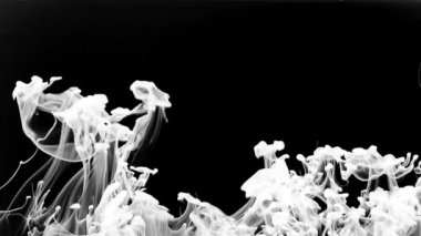 Boya mürekkep sualtı içinde sıçramak