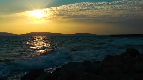 Ηλιοβασίλεμα και θάλασσα — Αρχείο Βίντεο