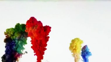 Renkli boya mürekkep damla Splash su altında su havuzunda