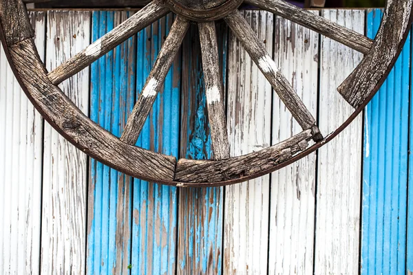 Horse Car Wheel and Wooden Background — Stock Photo, Image