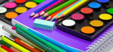 Okul eğitim donanımları araçları